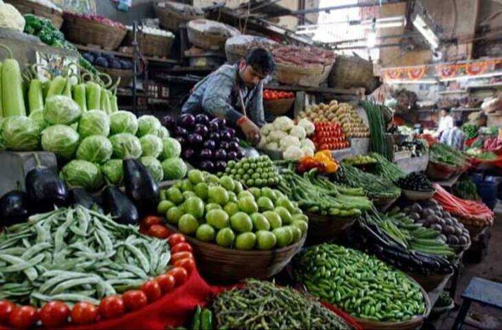 महंगाई ने फिर बढ़ाई चिंता: जून में रिटेल इंफ्लेशन 4.38% पर पहुंचा, वीडियो में जाने आलू-अदरक समेत खाद्य पदार्थ हुए महंगे