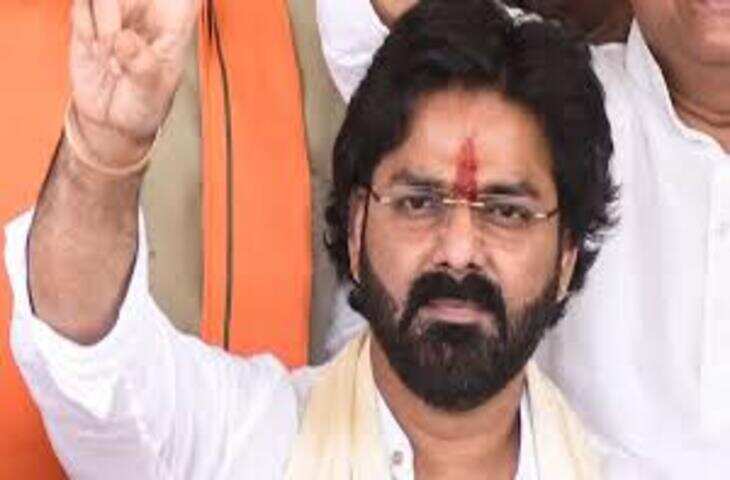 देवरिया में कार्यक्रम के दौरान पवन सिंह का बयान वायरल, रवि किशन को बताया &lsquo;प्रधानमंत्री