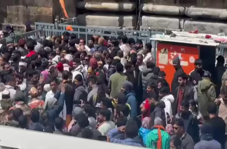 केदारनाथ धाम में वीआईपी दर्शन विवाद गहराया, तीर्थ पुरोहितों के बाद श्रद्धालु भी विरोध में