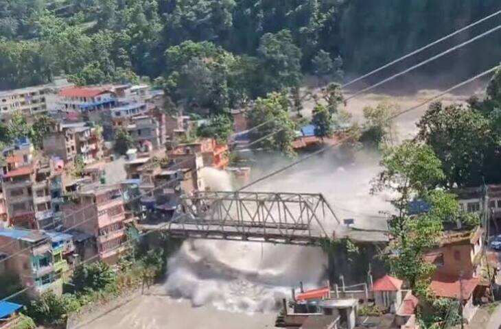 बिहार में दिखने लगा नेपाल की बाढ़ का असर, बगहा में गंडक उफान पर; निचले इलाकों से लोगों को निकाला
