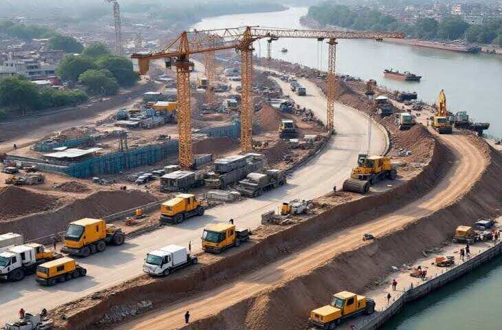 ग्वालियर में दिनदहाड़े बदमाशों की रंगदारी: एबी रोड पर हथियारों के बल पर किराना सामान से भरा कंटेनर रोका