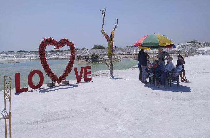 राजस्थान में बर्फ और बर्फ की संगमरमरी मृगतृष्णा