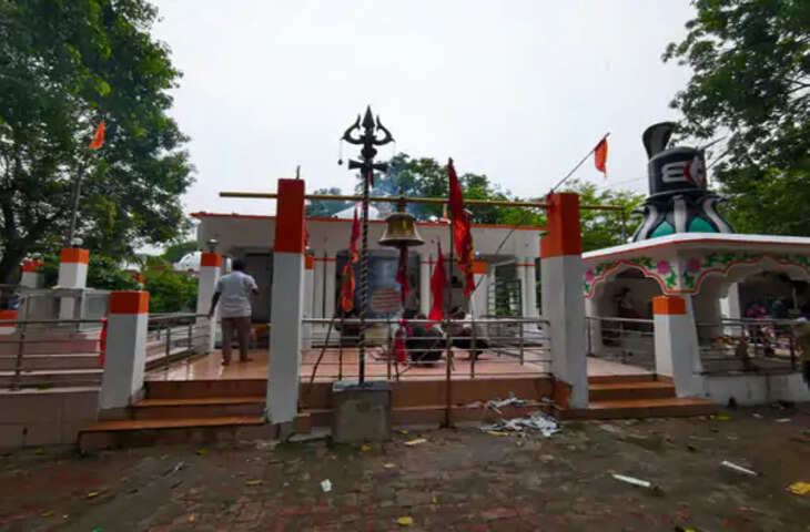 मऊ का बारह दुवारिया शिव मंदिर: सावन में देवघर जैसी आस्था, हजारों श्रद्धालु करते हैं भगवान शिव का जलाभिषेक