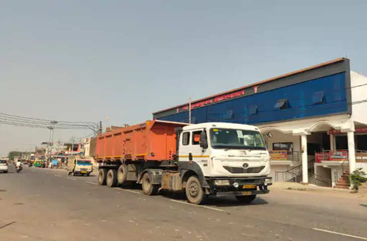 आजमगढ़ में मौसम का बदला मिजाज, 39 डिग्री तक पहुंचा तापमान; 32 जिलों में आंधी-तूफान का अलर्ट  Azamgarh में शनिवार को दोपहर के