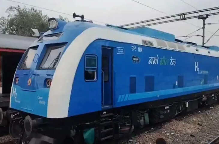 India First Hydrogen Train: बिना डीजल चलेगी भारत की पहली हाइड्रोजन ट्रेन, जानिए इसकी खासियत, रेंज और कैसे करती है काम​​​​​​​