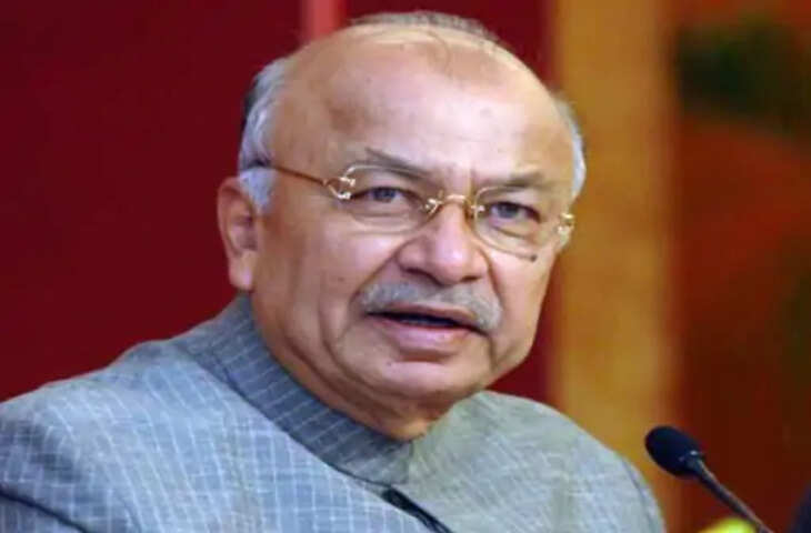 Nashik प्रणीति शिंदे को राष्ट्रीय राजनीति की अच्छी समझ: लोकसभा उम्मीदवारी के लिए आलाकमान से बात करूंगी- सुशील कुमार शिंदे