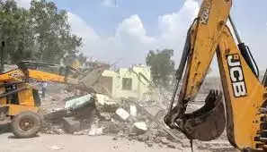 Mandi में जोगेंद्र नगर कॉलेज के पास नशे के अड्डे बन चुके सरकारी भवनों को गिराने का आदेश