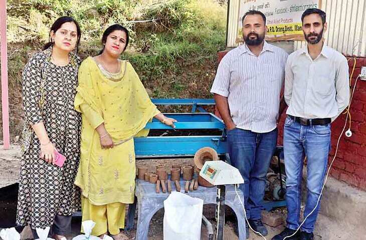 Mandi में वर्मी कम्पोस्ट से दो मेहनती दोस्तों का आत्मनिर्भर बनने का सपना साकार हो गया