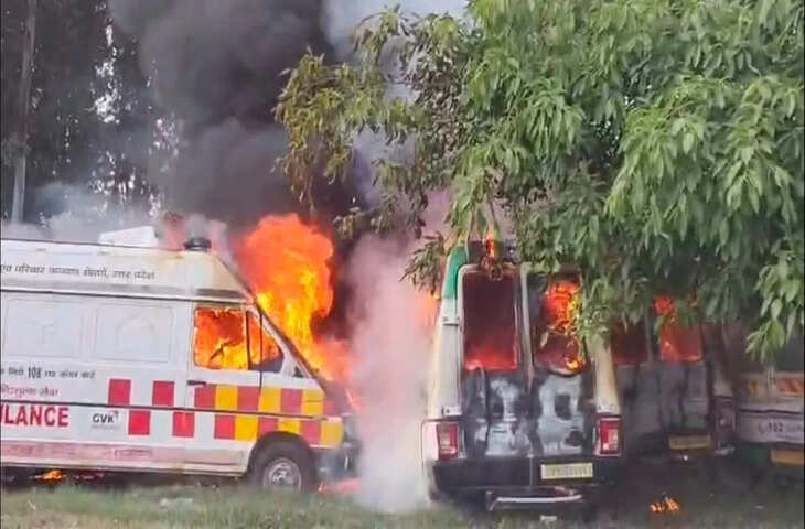 बाराबंकी के CHC परिसर में भीषण आग, 13 एंबुलेंस जलकर खाक