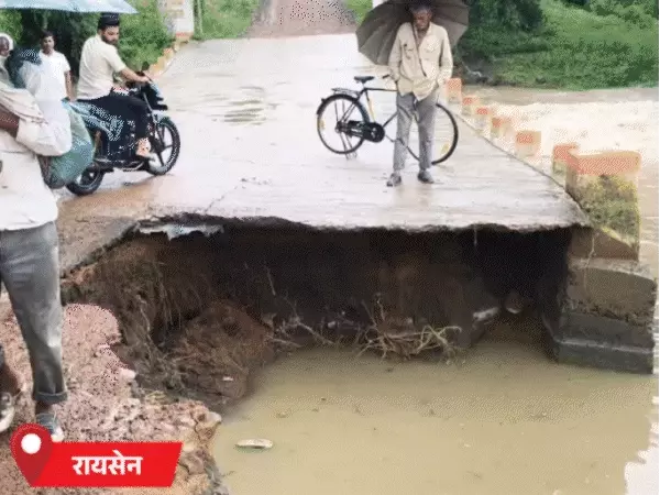 MP में बारिश का कहर: नदी के बीच से निकली शवयात्रा, रायसेन में बह गई सड़क; शिवपुरी हाईवे पर 1 फीट तक पानी