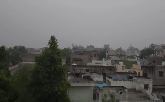 Rajasthan में पश्चिमी विक्षोभ से बरसेंगे बादल, इन जिलों में आएगी आंधी और गिरेंगे ओले