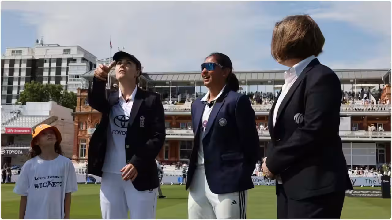 IND W vs ENG W: ऐतिहासिक लॉर्ड्स टेस्ट में इंग्लैंड ने जीता टॉस, भारत को पहले बल्लेबाजी करने का न्यौता
