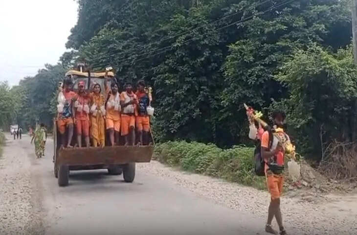 हर-हर महादेव के जयकारों के बीच बुलडोजर पर निकले कांवड़िए, अनोखी कांवड़ यात्रा का VIDEO हुआ वायरल