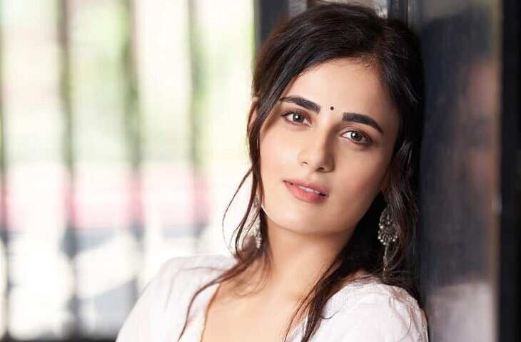 Radhika Madan&nbsp; ने किया फिल्म 'रूमी की शराफत' का ऐलान, शूटिंग भी हुई शुरू&nbsp;