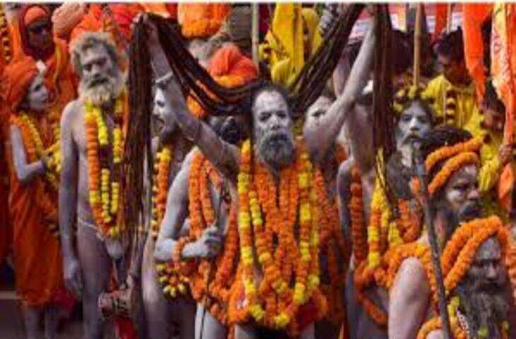 काशी में महाशिवरात्रि पर 10 हजार नागा साधु तलवार लहराते निकले, वीडियो में देखें 2 लाख दर्शनार्थियों की 3km लंबी कतार