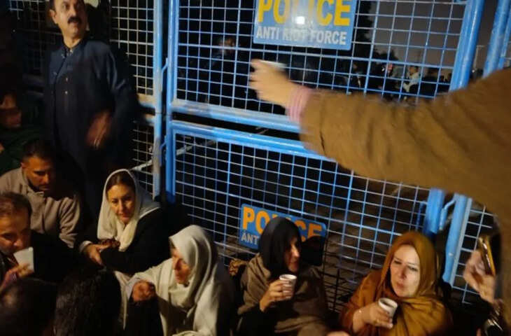 अडियाला जेल के बाहर इमरान खान की बहनों पर बेरहमी, आधी रात को कैमिकल का पानी डालकर किया गया शर्मनाक बर्ताव