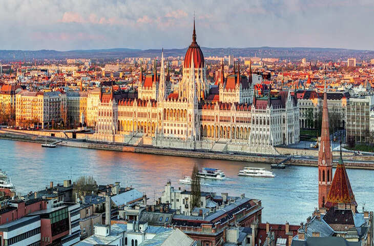 ₹1 लाख में हंगरी में मिलेंगे होटल, खाना और शॉपिंग, इस देश में भारतीय रुपए की ताकत देख चौंक जाएंगे आप