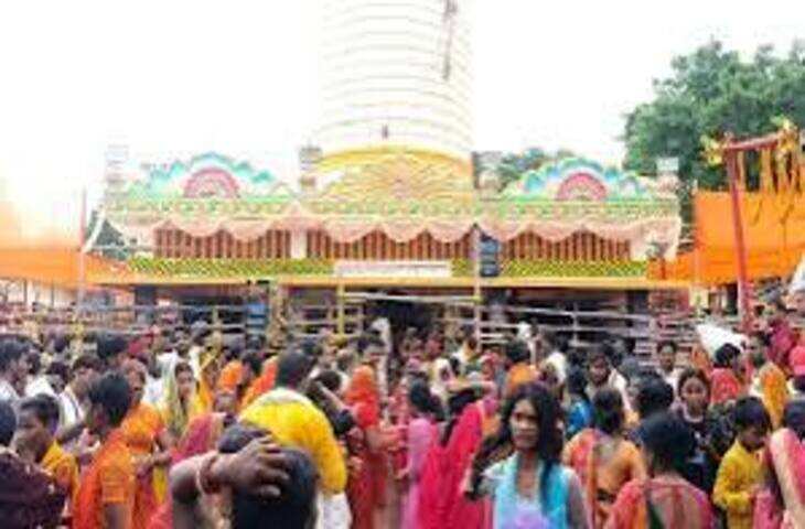Bihar News: अंतिम सोमवारी पर बाबा हरिगिरिधाम में उमड़ा आस्था का सैलाब, 2 किलोमीटर लंबी लगी कतार