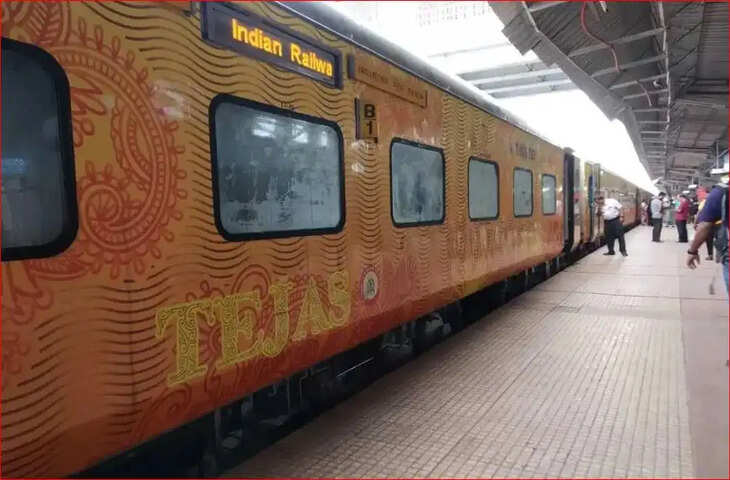 तेजस राजधानी एक्सप्रेस में खाने की गुणवत्ता पर सवाल, भोजन में मिली मरी मक्खी; IRCTC ने की कार्रवाई