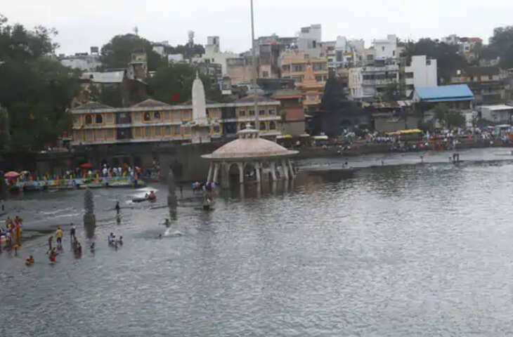 Nashik में एक सप्ताह बाद फिर बारिश; गणेश मंडल के कार्यकर्ताओं की भीड़