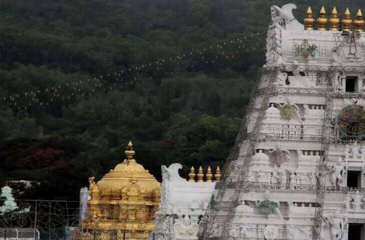 आंध्र प्रदेश का रहस्यमयी श्रृंगार वल्लभ स्वामी मंदिर: कुएं में स्नान से पूरी होती हैं मनोकामनाएं, आस्था में डूबे श्रद्धालु