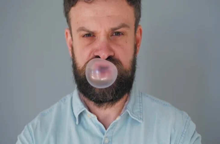 Microplastics Health Risk: दिनभर च्विंगम चबाने की आदत पड़ सकती है भारी, पापा बनने में आ सकती है दिक्कत