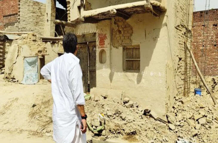 राजा भैया का भावुक इंस्टाग्राम पोस्ट: मिट्टी के घर के टूटने को बताया &lsquo;एक युग का अंत&rsquo;, लोगों ने जताई सहमति