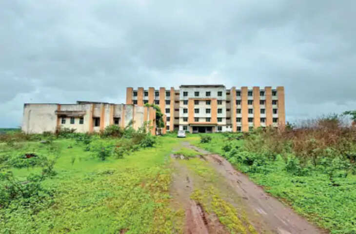 MP में हॉस्टल के लिए 47 करोड़ मंजूर, मिले सिर्फ 98 लाख; जमीन खाली नहीं करा पाए अफसर, कागजों में अटका प्रोजेक्ट