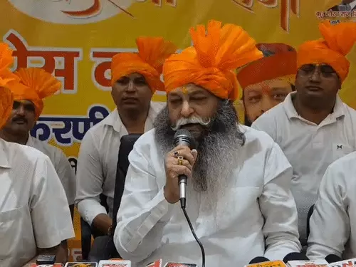 अलीगढ़ में विकास कार्यों पर सवाल, खराब सड़कों को लेकर बढ़ी नाराजगी