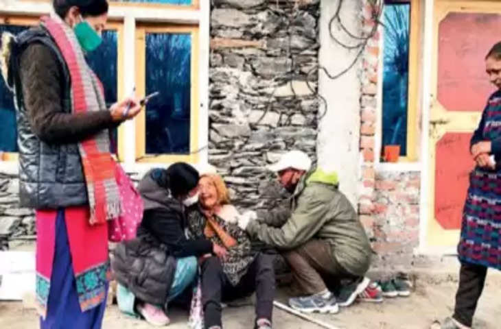 Shimla हिमाचल प्रदेश में लाहौल-स्पीति टीकाकरण टीम ने वायरस, चरम मौसम से लड़ी