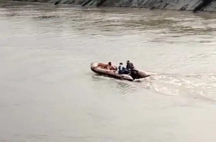 एटा में नहर में तैरता मिला 17 वर्षीय किशोर का शव, शिनाख्त के बाद मोर्चरी पहुंचे परिजन