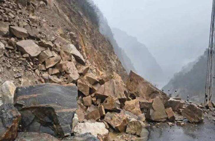 देशभर में बारिश और बाढ़ का कहर: सिक्किम में लैंडस्लाइड से नदियों का बहाव रुका, वीडियो में जाने यूपी-बिहार में लाखों लोग प्रभावित
