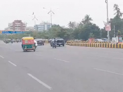 मेट्रो निर्माण के कारण आज से बदला ट्रैफिक रूट, चिड़ियाघर गेट-1 से इनकम टैक्स नहीं जाएंगी गाड़ियां