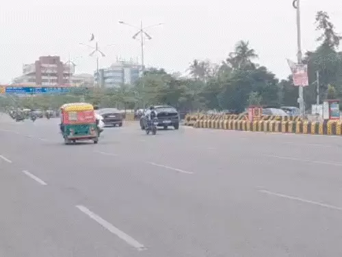 मेट्रो निर्माण के कारण आज से बदला ट्रैफिक रूट, चिड़ियाघर गेट-1 से इनकम टैक्स नहीं जाएंगी गाड़ियां