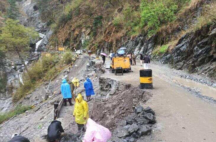 उत्तरकाशी में लैंडस्लाइड से यमुनोत्री हाईवे बंद, वीडियो में जाने छत्तीसगढ़ में पुल टूटा; यूपी में बाढ़, बिहार-झारखंड में आकाशीय बिजली से 10 मौतें