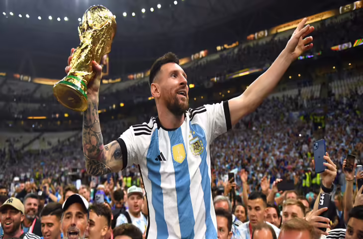 FIFA World Cup : 96 वर्षों में जो कोई नहीं कर सका, उसे हासिल करने के बेहद करीब पहुंचे लियोनेल मेसी