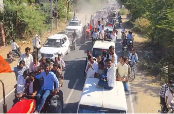 200 ट्रैक्टरों से प्रशासन को 'जगाने' निकले किसान, अनिश्चितकालीन धरने का दे चुके हैं अल्टीमेटम