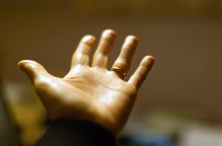 शादी के बाद चमक सकती है किस्मत? हथेली के ये 3 संकेत माने जाते हैं सुख-समृद्धि के संकेत