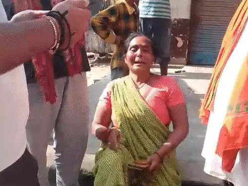 जौनपुर में दुकान के सामने सो रहे युवक की पीट-पीटकर हत्या, सिर पर किया हमला