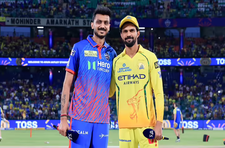 DC vs CSK Live: दिल्ली कैपिटल्स की पारी लड़खड़ाई, आधी टीम पवेलियन लौटी, Axar Patel भी रहे फ्लॉप