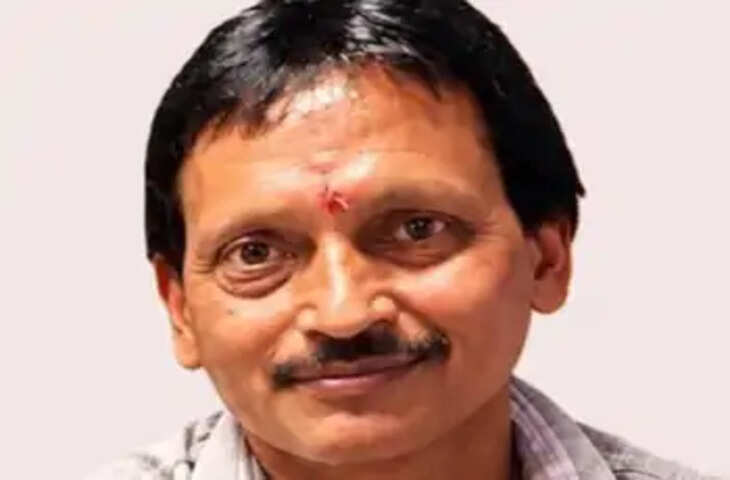रतलाम में किराना दुकान कर्मचारी ने सल्फास खाकर दी जान: गोलियां खाने से पहले भतीजी को वॉट्सऐप पर भेजी डिब्बी की फोटो, लिखा &lsquo;सॉरी&rsquo;