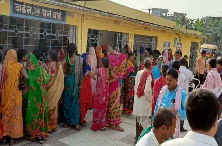 मुजफ्फरपुर में ठंड से मरीज की मौत का आरोप, अस्पताल में हंगामा; कार्रवाई तक दाह-संस्कार से इनकार