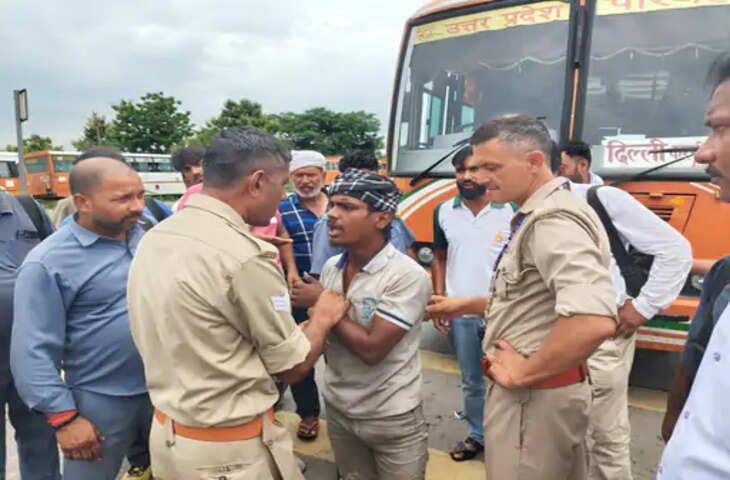 शामली में कांवड़ यात्रा के चलते यात्रियों की बढ़ी मुश्किलें, अस्थाई बस स्टैंड पर परेशान हो रहे लोग