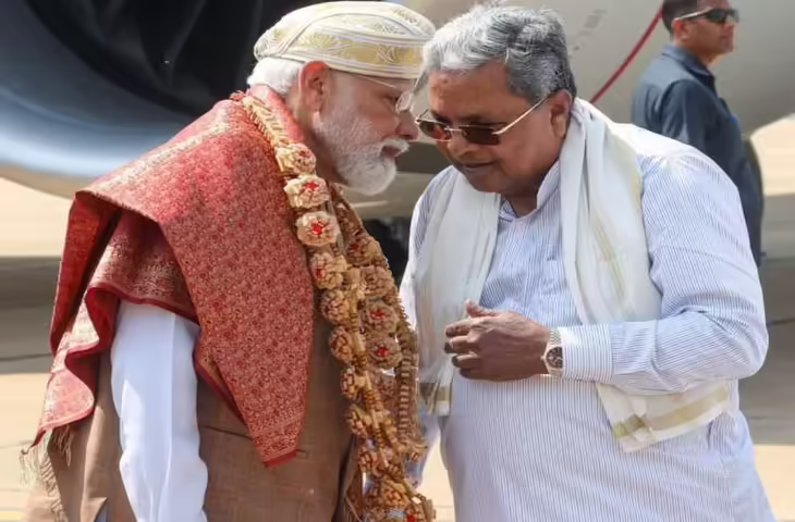 एयरपोर्ट पर कांग्रेसी CM के कान में Narendra Modi ने क्या कहा? वायरलतस्वीरों से सियासी गलियारों में हलचल&nbsp;