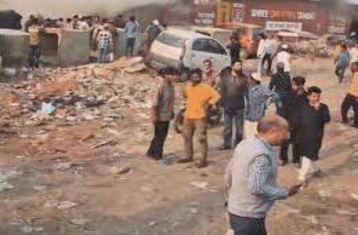 जयपुर में प्लास्टिक कूलर फैक्ट्री में भयानक आग, वीडियो में देंखे चार लोग जिंदा बचाए गए