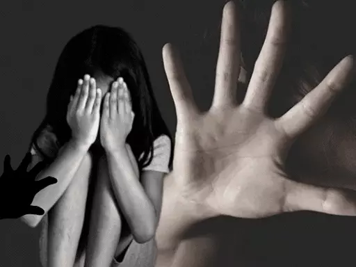झांसी में नाबालिग छात्रा से दुष्कर्म का आरोप, अश्लील फोटो-वीडियो से करता था ब्लैकमेल; बहन ने बचाई जान