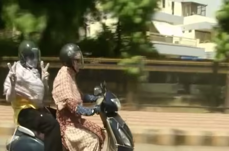गर्मी से बचने के लिए शख्स ने लगाया गजब जुगाड़! बाइक पर किया ऐसा इंतजाम, Video हुआ वायरल
