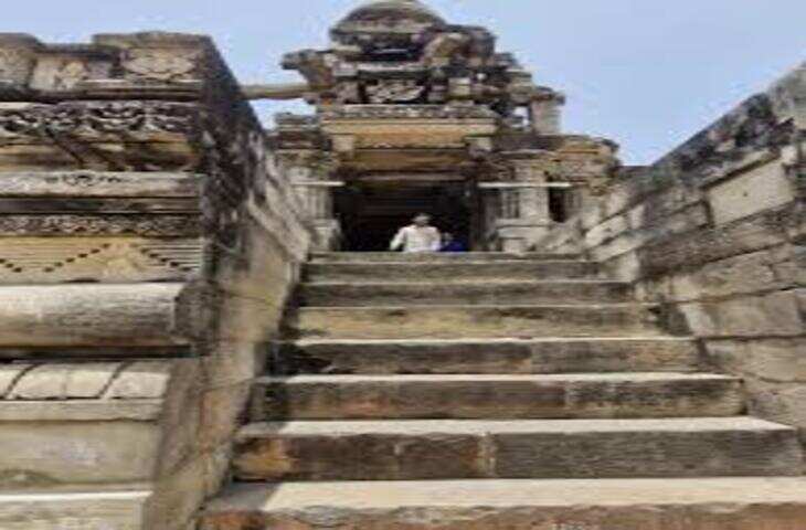 &lsquo;भूतों ने बनाया मंदिर&rsquo;? मुरैना का ककनमठ मंदिर और उसकी रहस्यमयी बनावट की सच्चाई