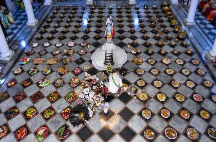 ट्रेन को बनाया मंदिर, 56 भोग चढ़ाया; अनोखी पूजा का वीडियो सोशल मीडिया पर वायरल