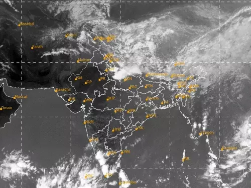Weather Update: उत्तराखंड में बारिश के तेज बहाव में बहीं गाड़ियां, लखनऊ में 40 हजार घरों में पानी; बिहार के 6 जिलों में बरसात
